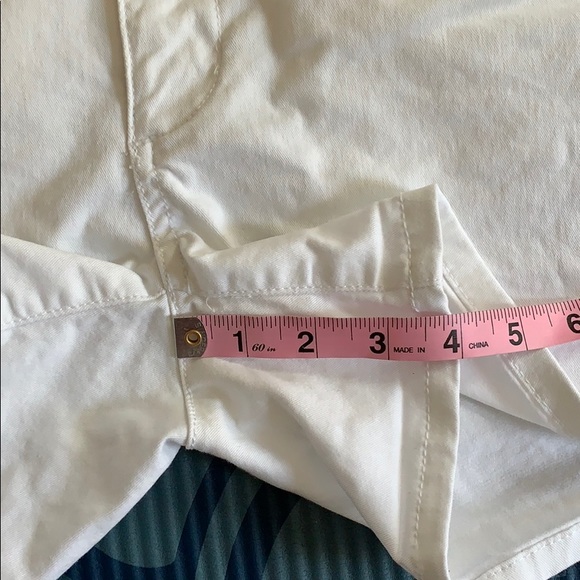 American Eagle High-Rise White Shorts - Picture 5 of 8